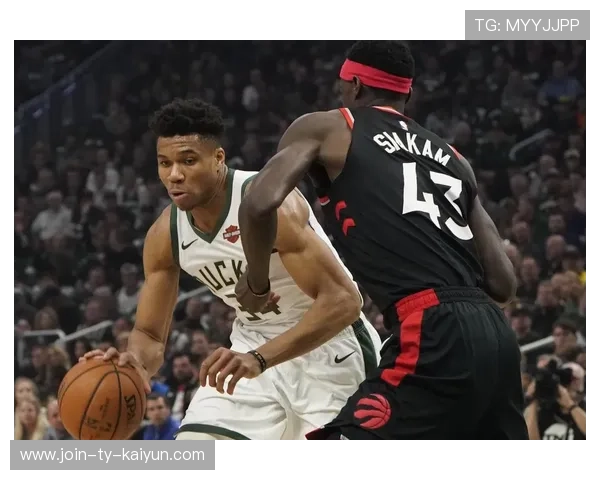 字母哥被拍与邻居开派对，平易近人的形象圈粉